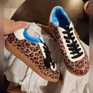 Steve Madden Dispel Sneaker New In Box Leopard Print with Black Laces 7 1/2